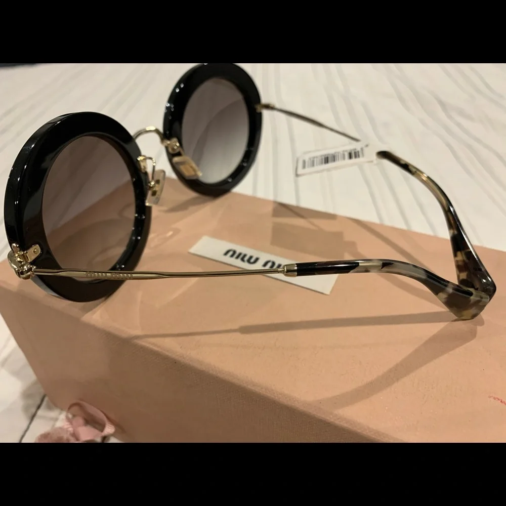 100% Authantic Miu Miu Round Sunglasses (FINAL PRICE) - Picture 3 of 11